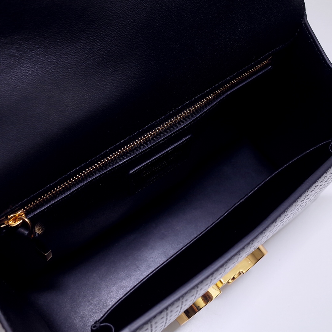 30 Montaigne Chain Bag Black Calfskin